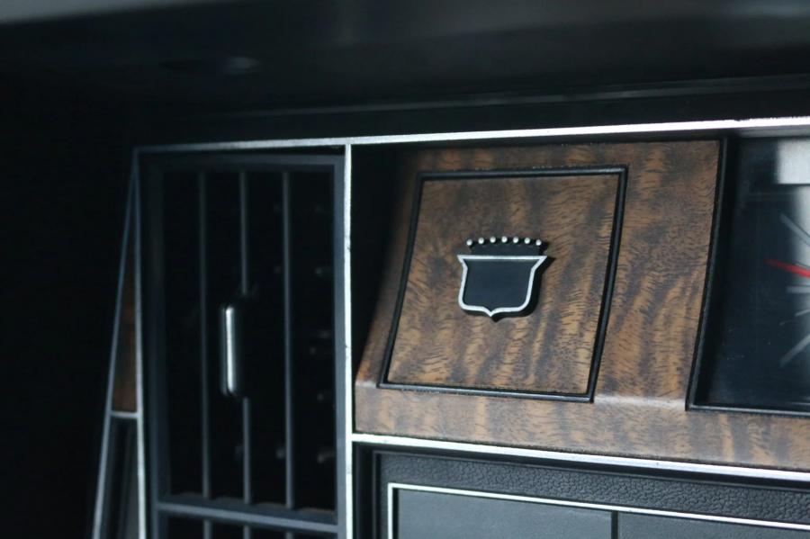 Детали интерьера Cadillac DeVille 9-passenger Station Wagon by WISCO (B9114767) 1969 года  (фото 90 из 147)